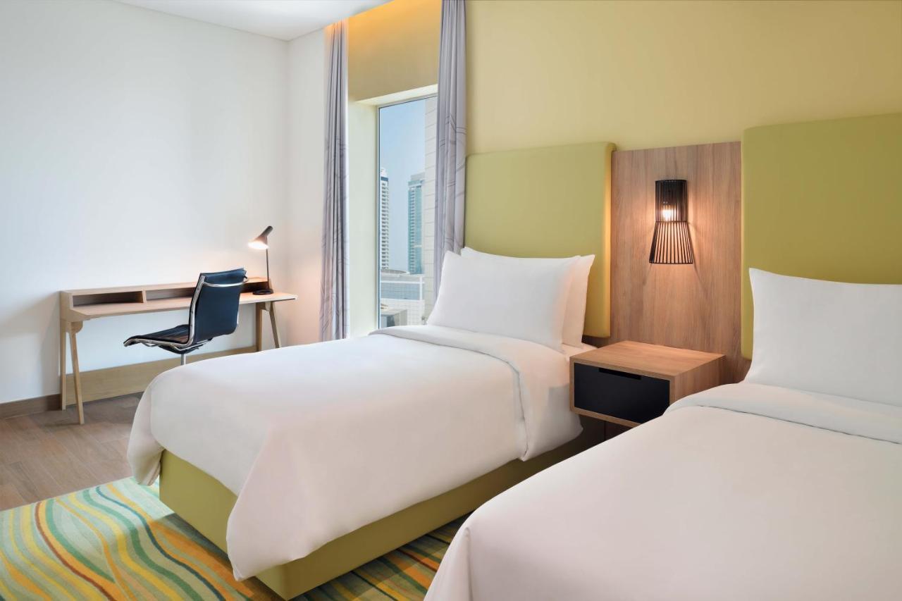 Element By Westin City Center Dauhá Exteriér fotografie A room at the Holiday Inn Express in Dubai